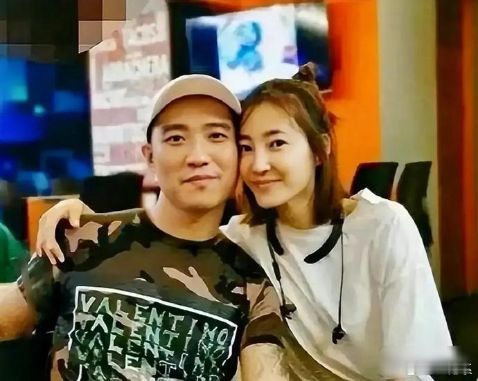 据爆料詹某早在2005年的时候就被抓了进去判了6年，不知道王丽坤是不知道老公的历