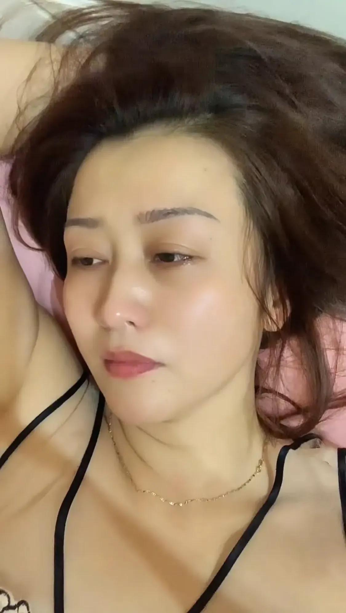 我想我该和你说再见了，这夜太长，我也熬不住了，每天都希望自己能够清醒的面对现实，