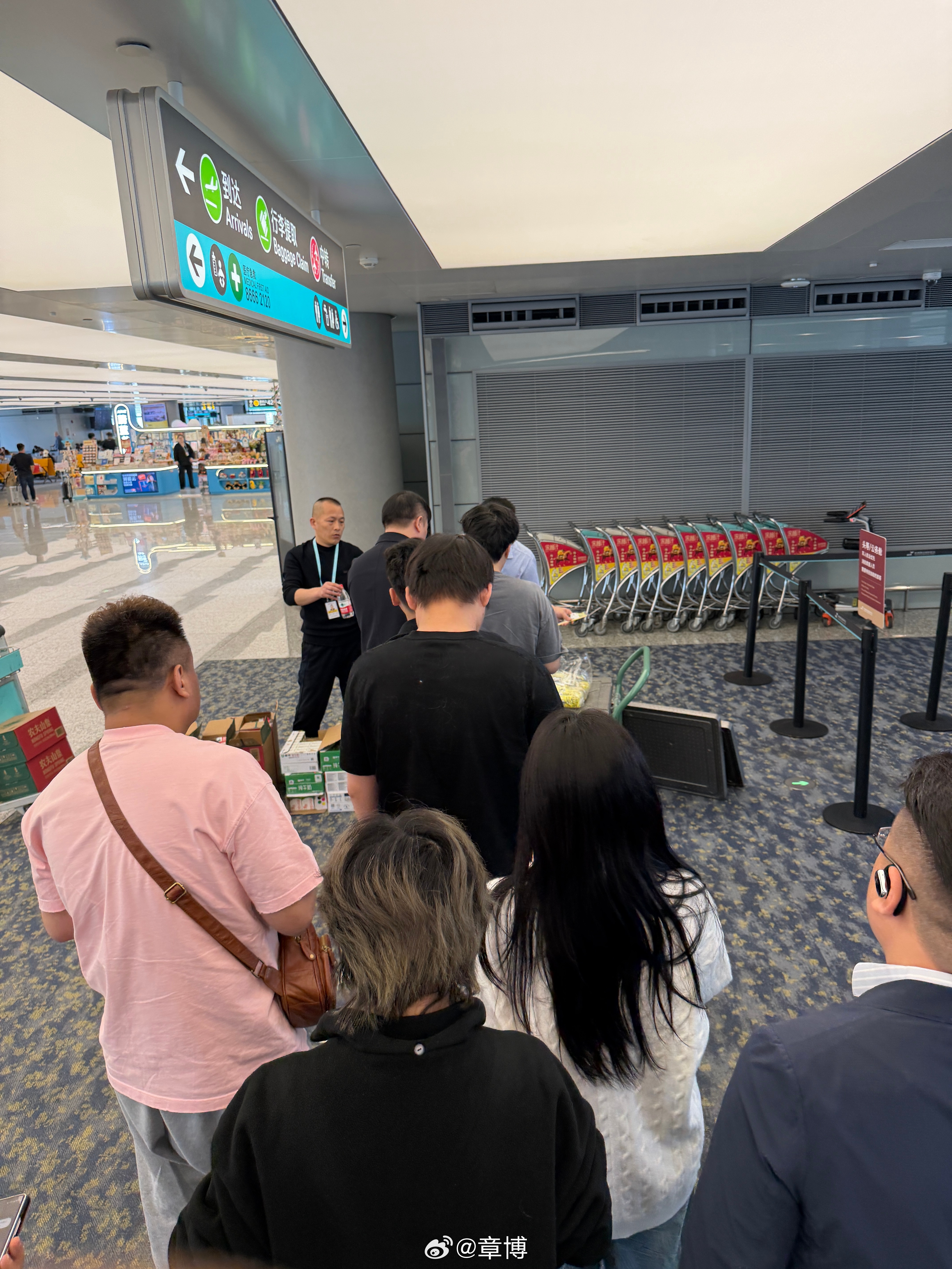 杭州飞深圳，买了中午吃正餐的那种航班，赶上航路天气原因（反正短信这样说的），前序