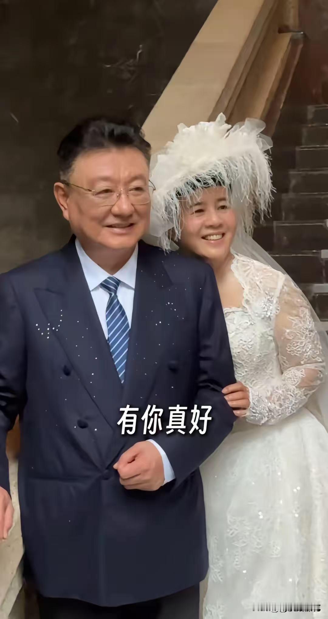 终于知道为啥金龟子60岁了，
笑起来还跟个小姑娘似的。

8月20日，刘纯燕60