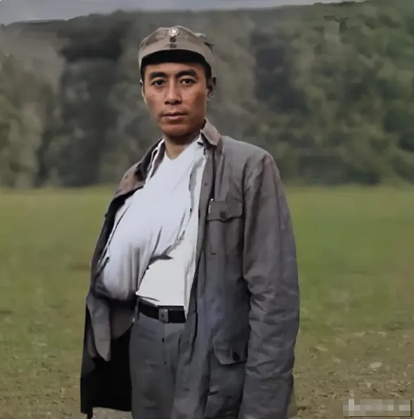 1939年，周总理骑马摔伤右臂赴苏治疗。为尽快回国工作，他放弃了耗时长的接骨手术