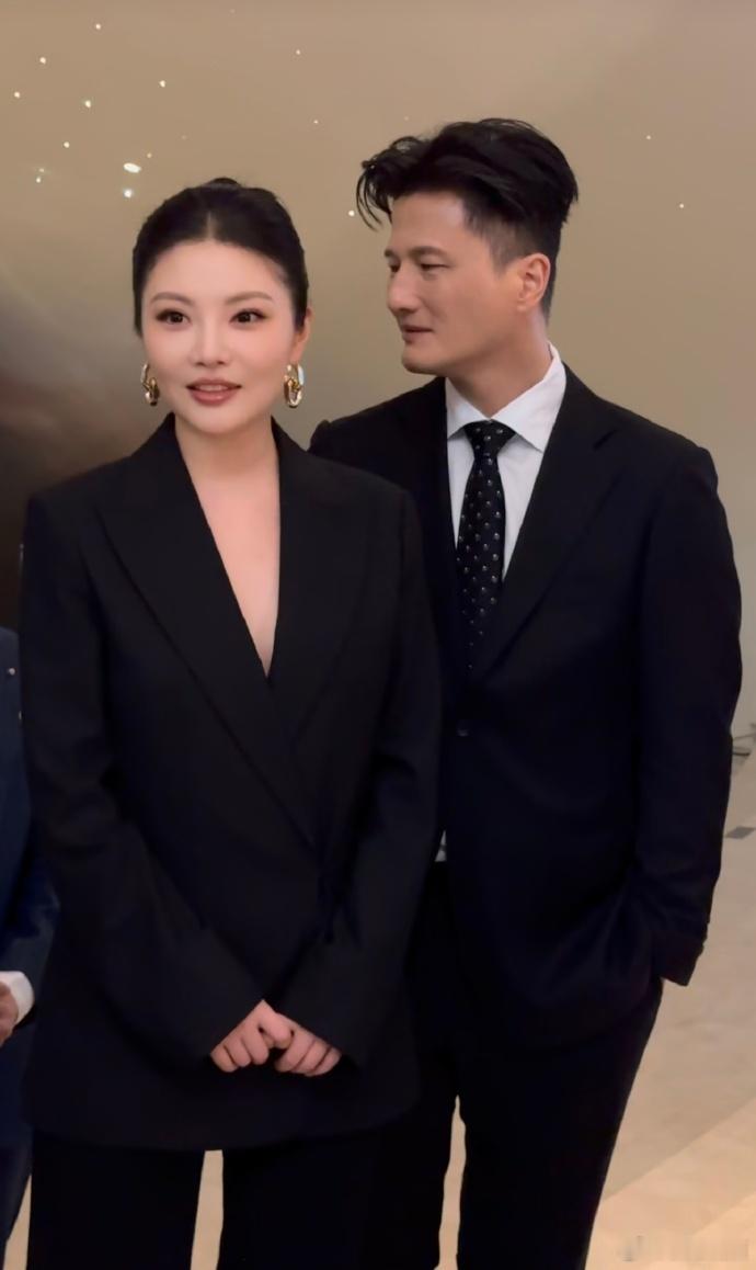 徐冬冬尹子维认识10年彼此的眼神 真的被这份长久的美好打动，历经千帆，依旧满眼是
