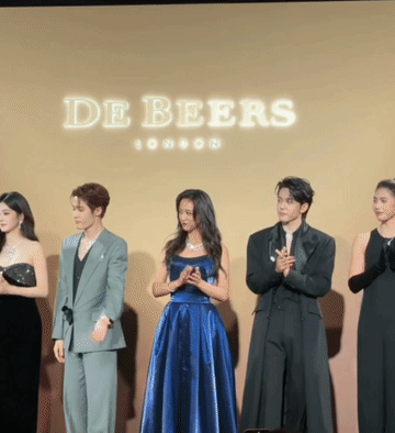 曾舜晞:汤唯姐你先走，我要等着牵白鹿。
白鹿:小檀，别耽误我去找小曾。
心疼小檀