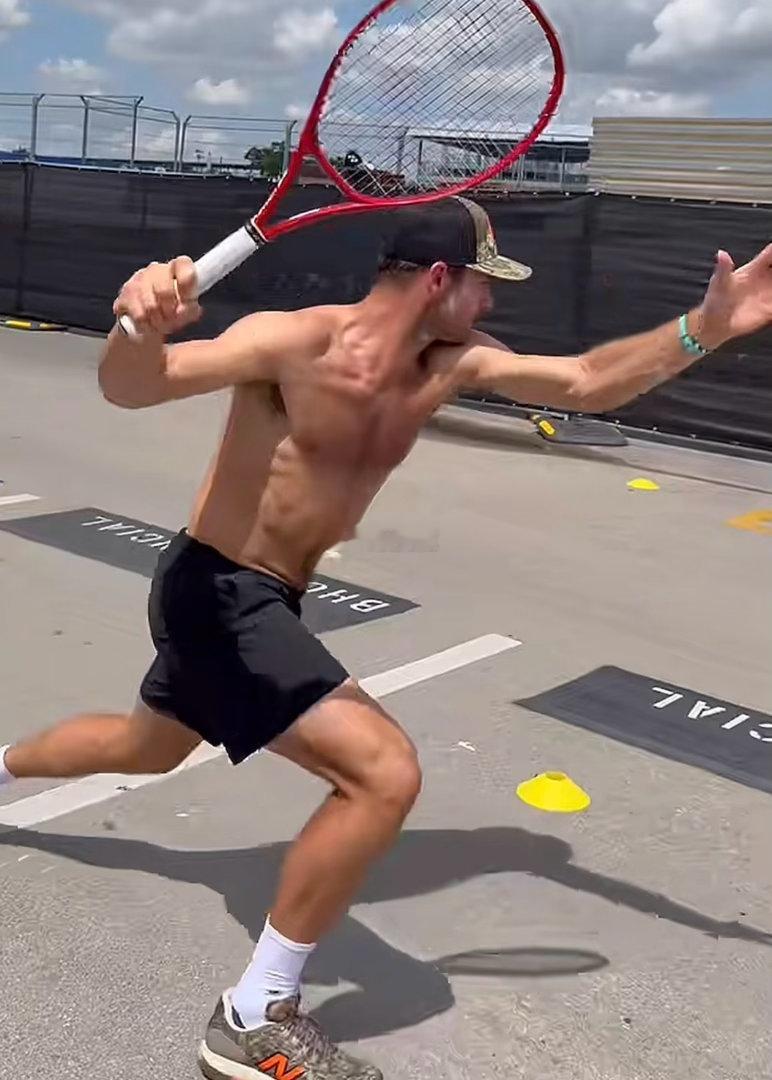 NB的衣服设计真的很好看，但是🧢真的。。。网球talking大会网坛风云