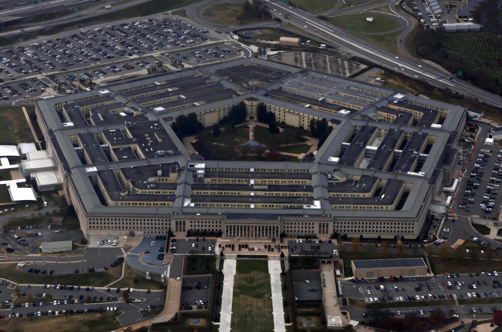 #美官员透露数千美军计划27日抵达中东# #数千美军计划27日抵达中东# #美国