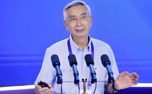 拒绝国外高薪，选择回国帮国家攻克计算机芯片的难题，谁料却被踢出局！现在年过八十的