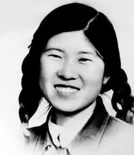 1958年，爱国将领杨虎城的女儿杨拯陆在婚礼前离奇失踪，几日后，人们在冰雪之中发