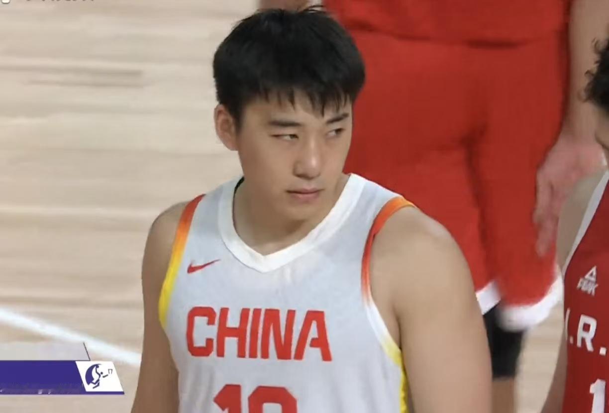 男篮早早无缘奖牌提前出局了，也让不少球迷感到失望。好在关键时刻，中国女排挺身而出