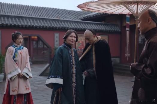 很难想象，《大生意人》与《风吹半夏》出自同一编剧之手，而且同时写，左手大男主，右