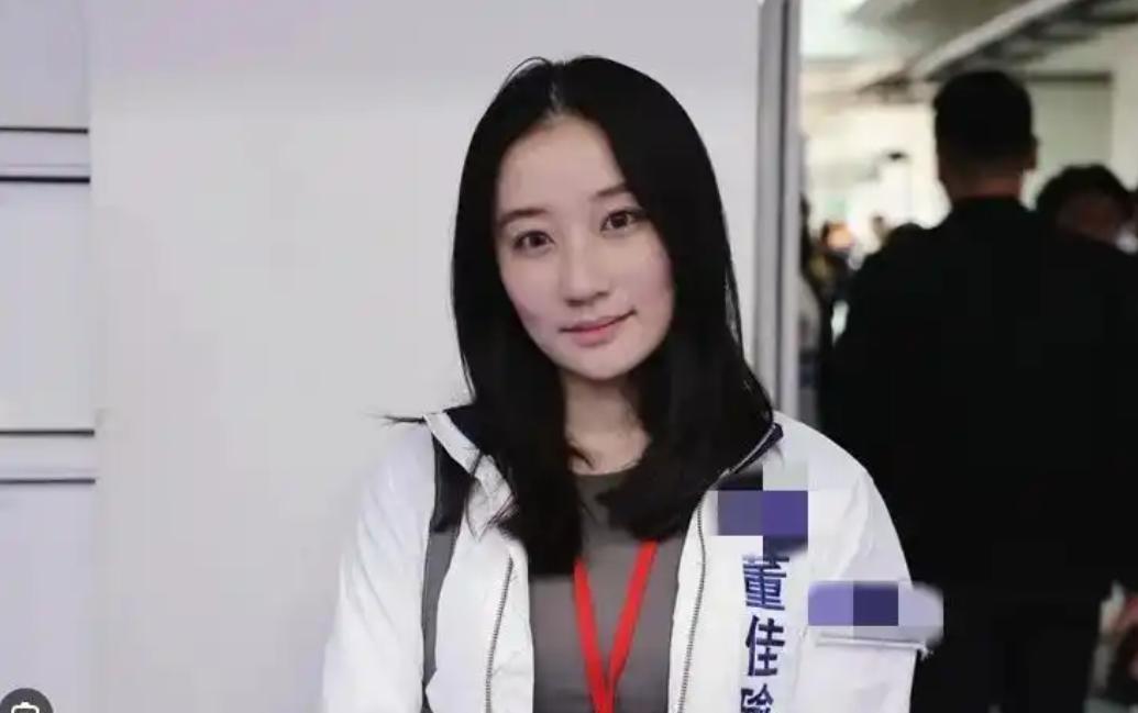 郑丽文率国民党 14 人代表团访陆，团队里最受关注的莫过于 30 岁的国际事务部