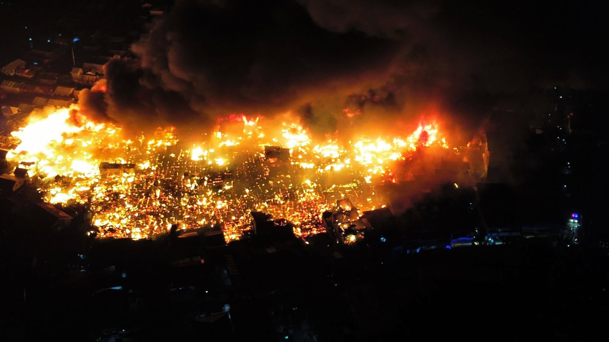 周二深夜，一场大火席卷了菲律宾南三宝颜省首府帕加迪安市，估计有 1,000 所房
