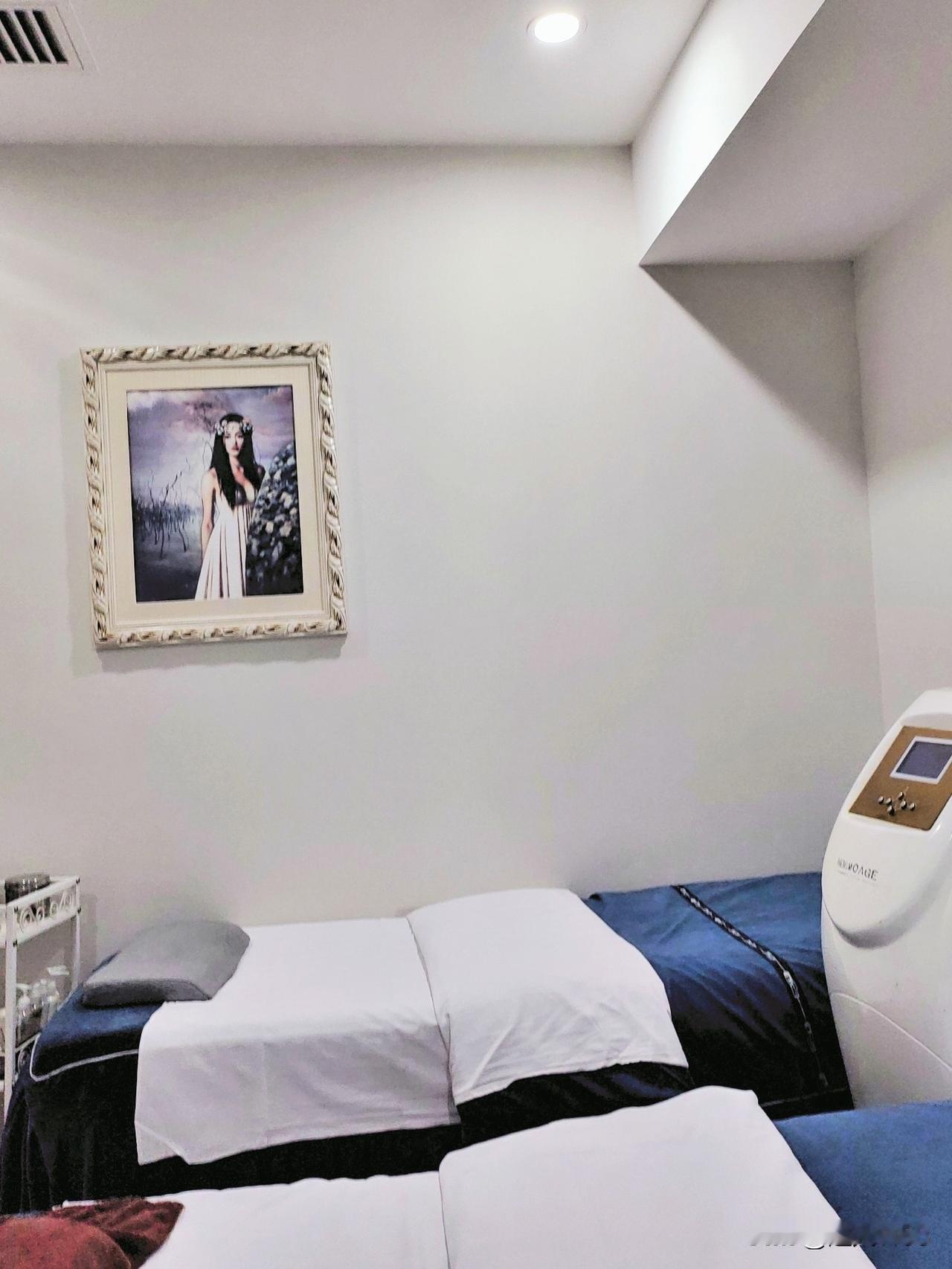 今天石家庄的天气不错，上午约上朋友去了万象城。

一上午过的很快，
做了身体管理