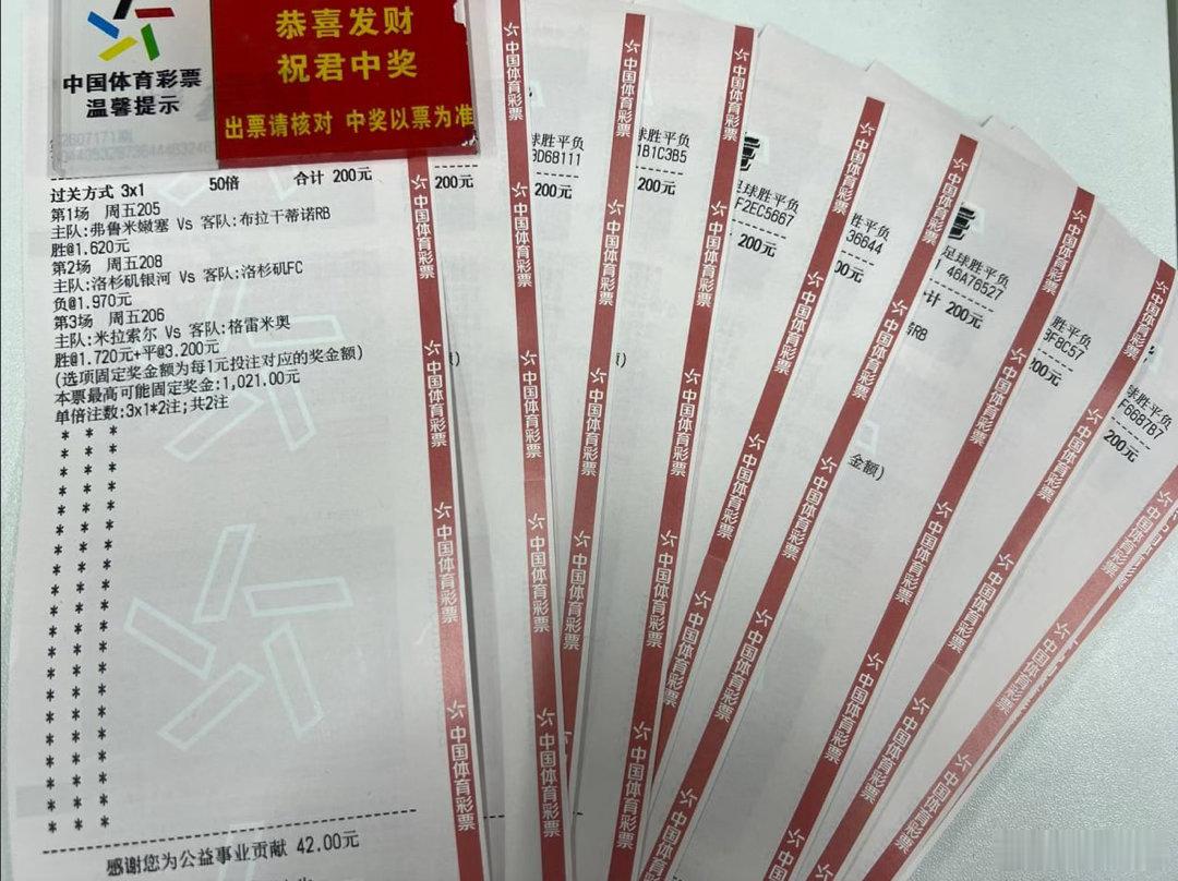 无人扶持又何妨，我自勇敢闯四方。昨日全满贯的荣耀激励着我，今日的我，光芒万丈，继