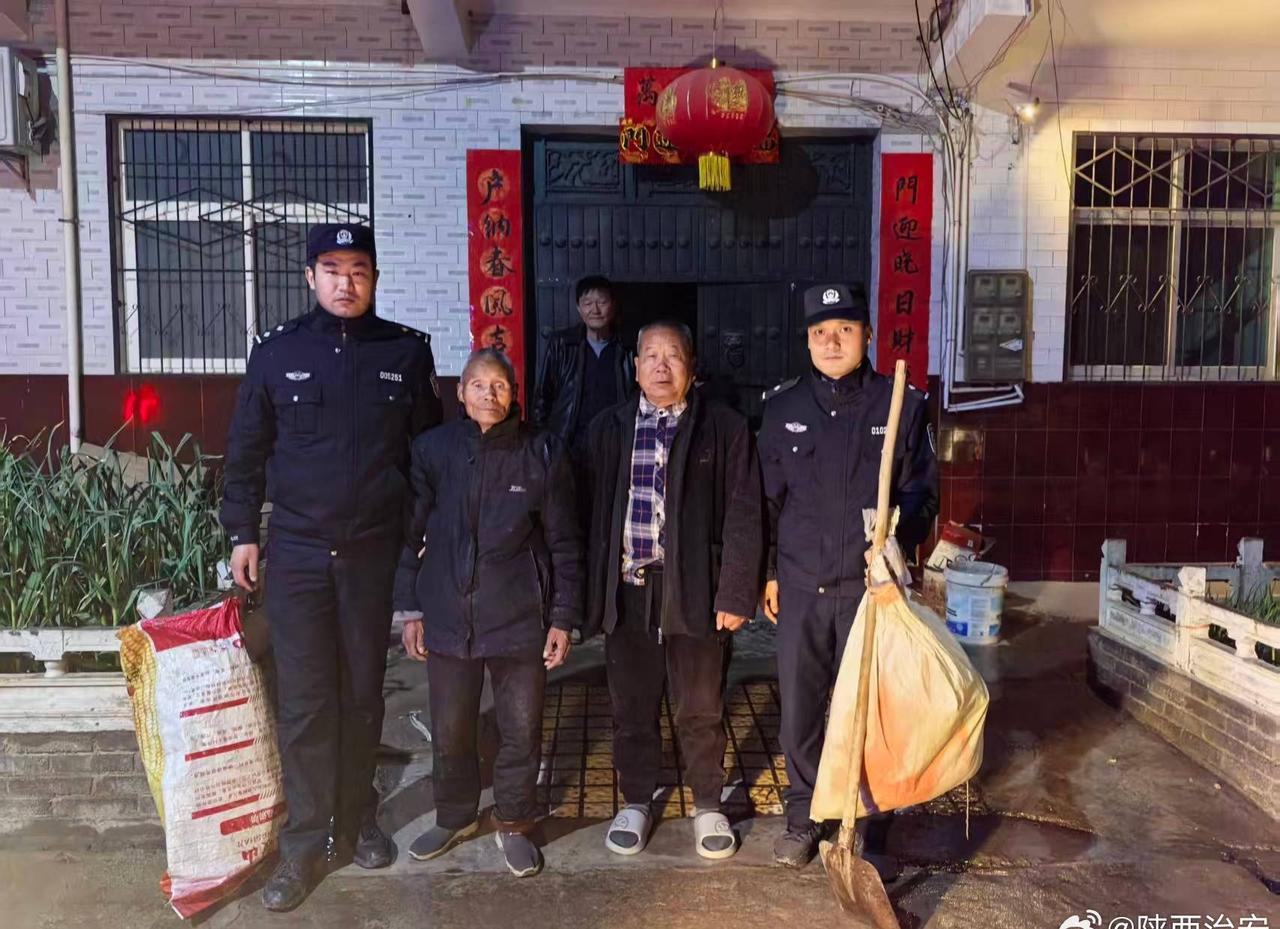 【协同作战，助走失老人回家】近日，咸阳市武功县武功派出所接兄弟单位通报，辖区一名