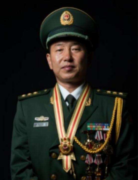 2008年，一群恐怖分子袭击了我国南疆的一个检查站，残忍杀害多名队员，指挥员王刚