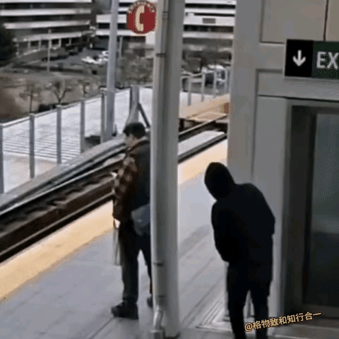 人心难测呀，这就是蓄意谋杀，尽管没有造成严重的后果，对于这样的人，也应该依法严惩