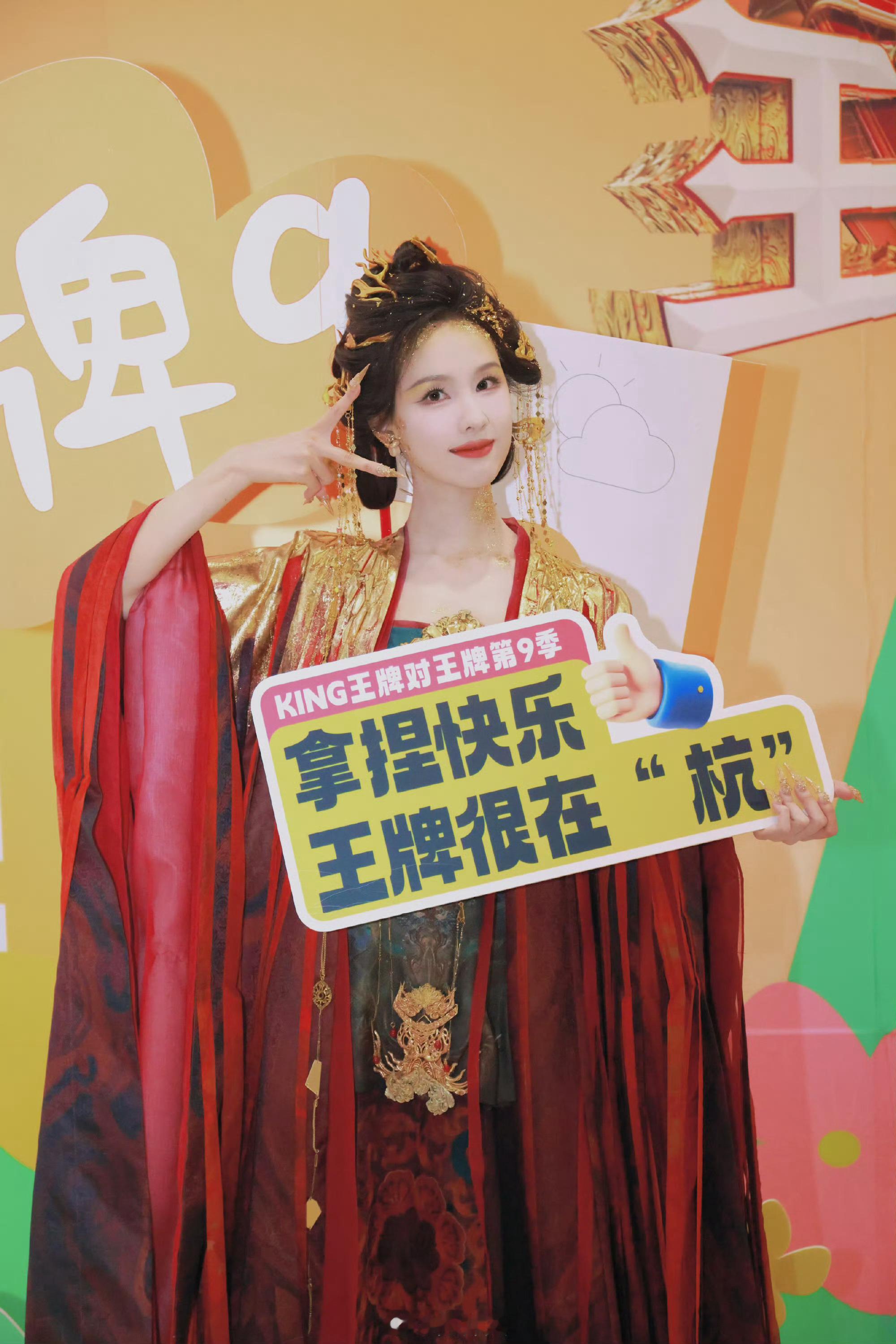 嘟嘟镜妖造型返场！如此之美萌，看起来玩的很开心的宝宝[哇] ​​​