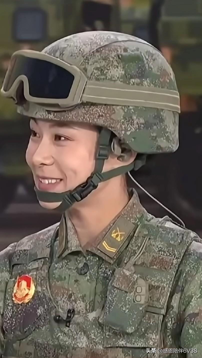 九三阅兵装备方队唯一的“女教头”王爽，真的又帅又漂亮！2015年，还是列兵的她只