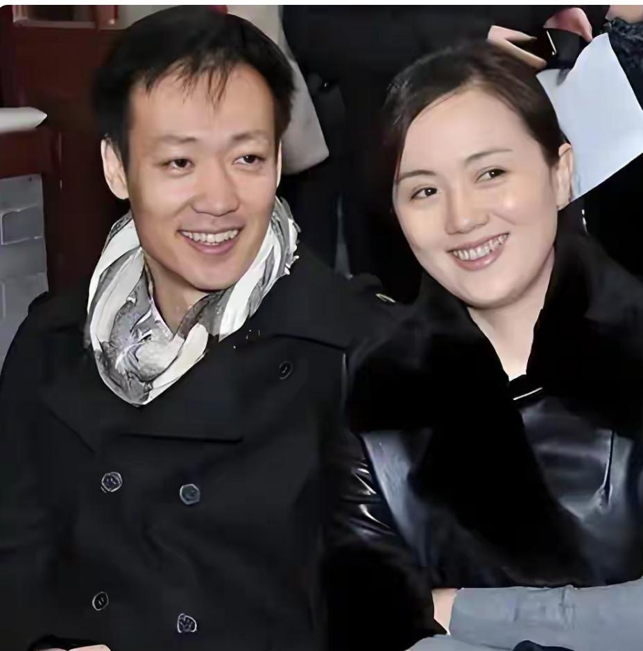 辛柏青现身天台山桐柏宫，为逝去妻子祈福，面容憔悴双眼红肿
娱乐 明星