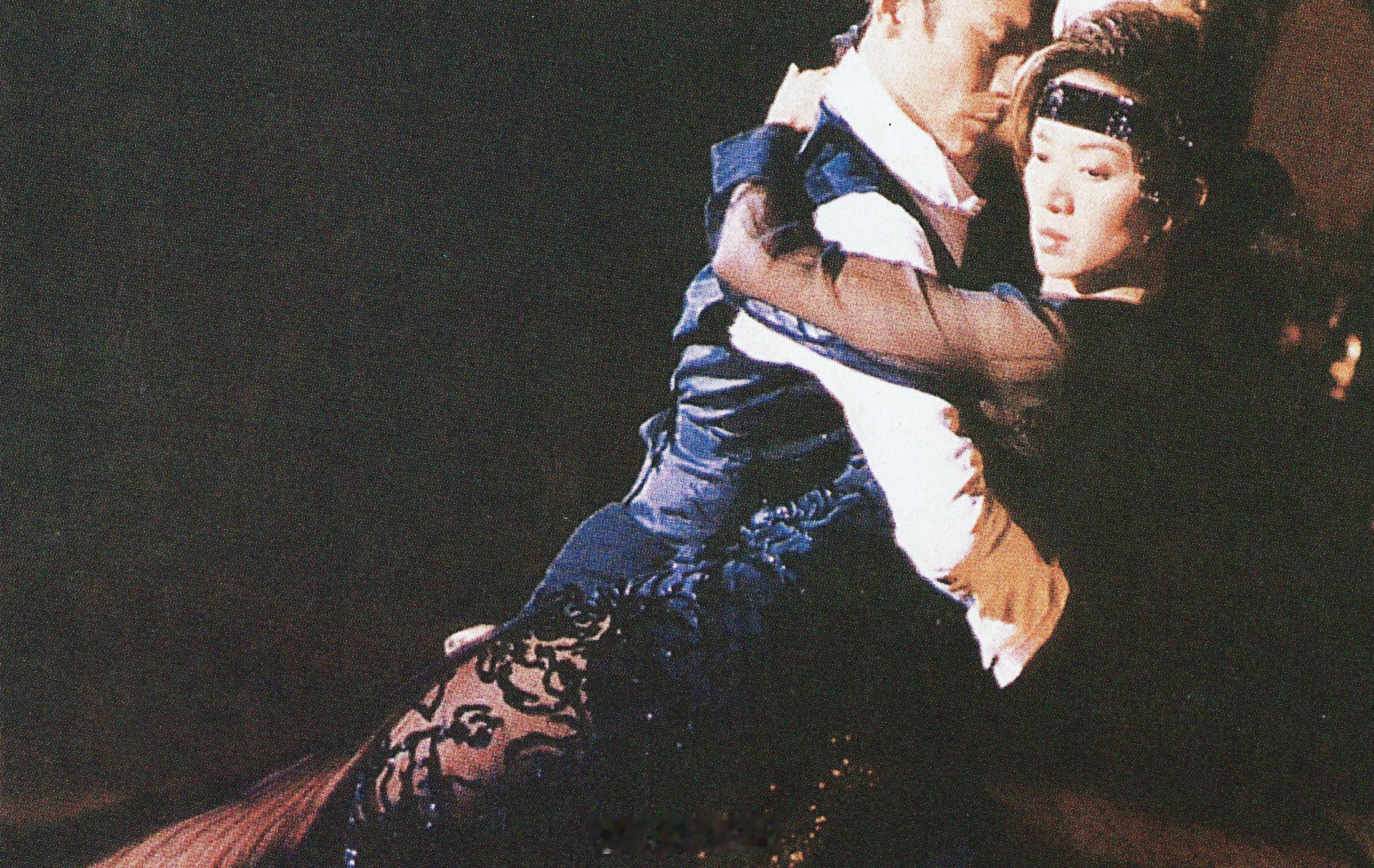 刘德华搭乘花絮去幕后现实中，或许会有为利益而放弃感情、甚至装出虚情假意，但，电影