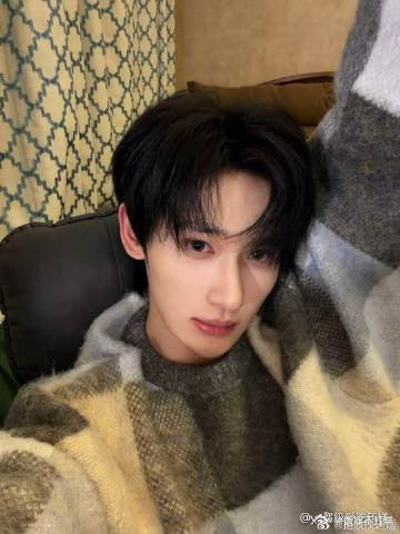 余宇涵直播 余宇涵直播时总是充满活力，游戏里的操作太帅了！每次看到他都忍不住想笑