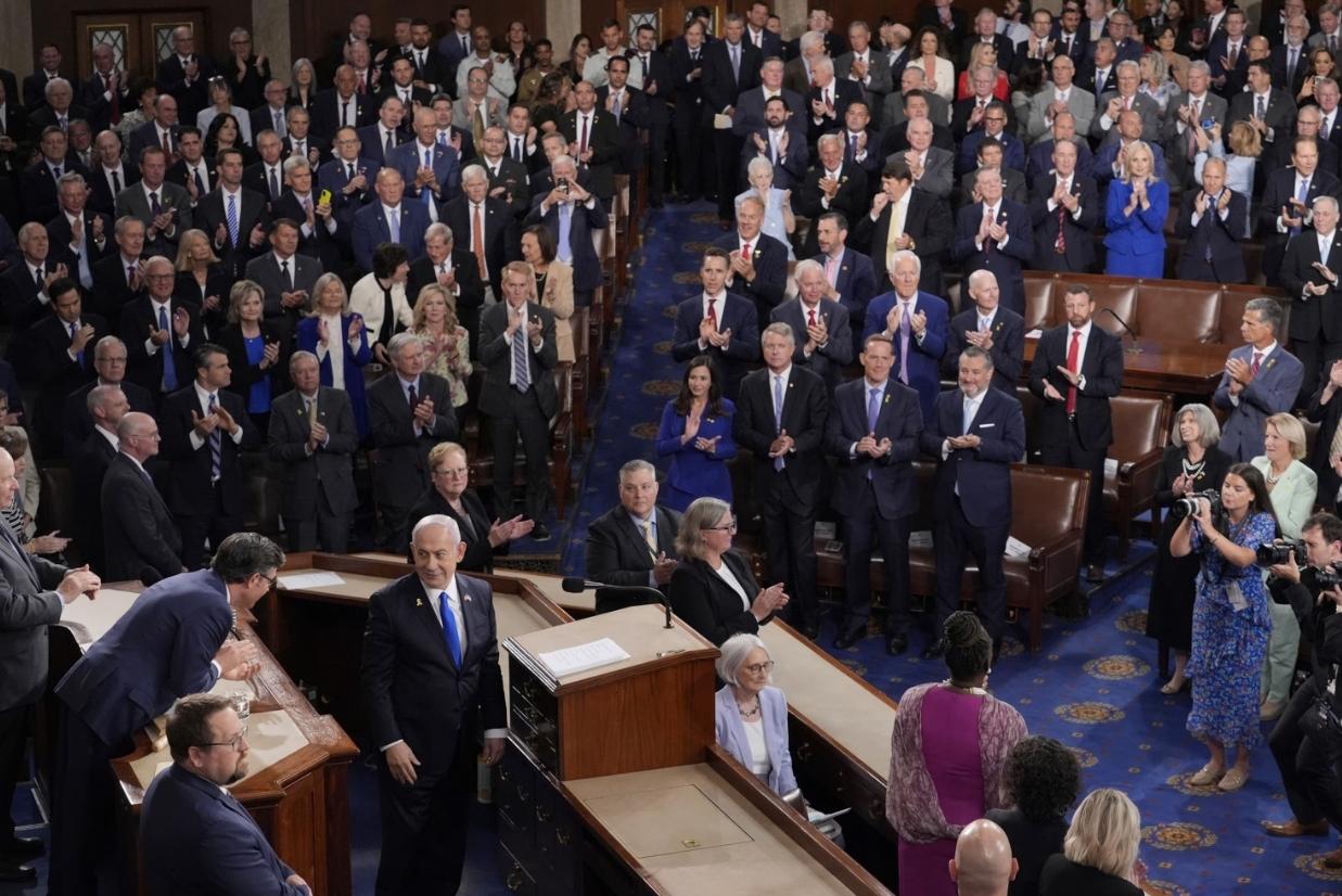 美国国会分为参议院和众议院，这两个到底有什么区别呢？

先说说最直观的不一样，就