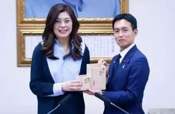 2026年4月，作为国民党主席，她率团到访大陆，这也是时隔十年国民党主席再赴大陆