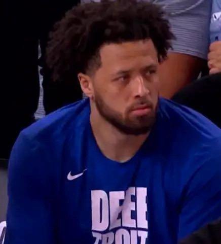 坎宁安替补席久久无语...

东部第一的活塞，现在1-3落后魔术，距离被黑8翻盘