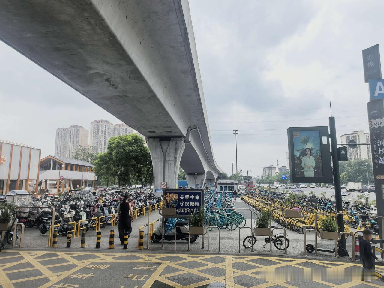 原本我以为共享单车，已经慢慢的减少车辆运营了。因为，宁波这边不少区域的共享单车，