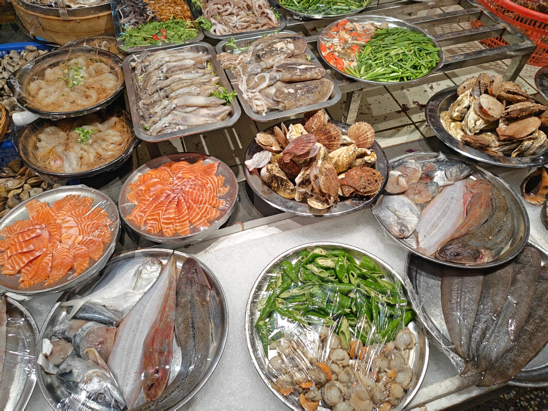 好久没吃海鲜了，来家门口这边的海鲜大排档尝尝味道怎么样
