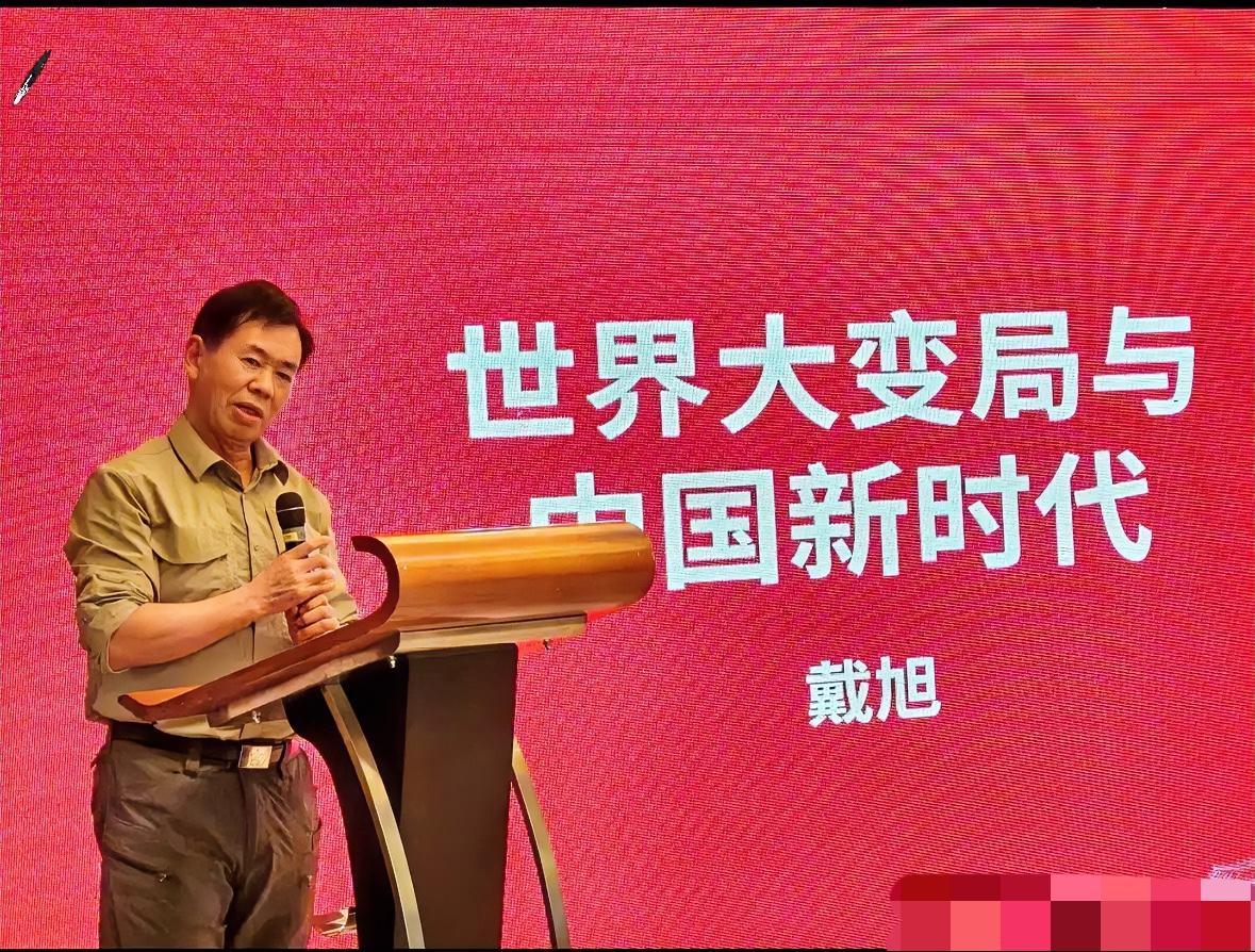 敌人把炮架到了家门口


敌人把炮架到了家门口，我们的眼睛却盯着手机里的热闹
