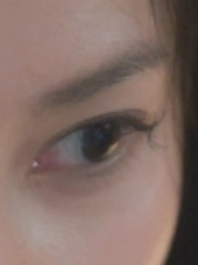 我嘞个假睫毛啊假睫毛掉了 