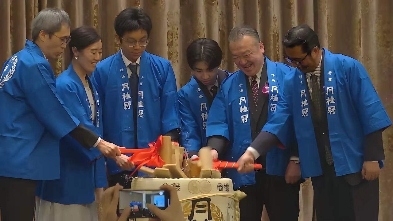 日本民间团体在上海举办中日青年成人式 