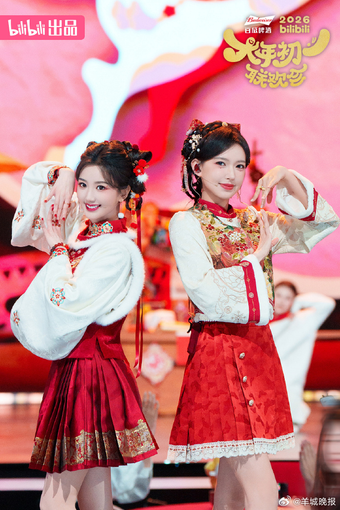 #B站春晚从夯到夯爆了排名# 原来《吉祥话》不仅好听而且好看，同框看得人眼前一亮