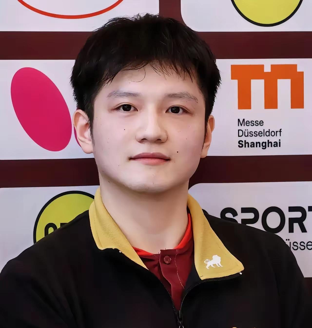 为什么喜欢樊振东？
因为他身上有着为国争光的底气，总能在赛场之上为国人争光添彩。