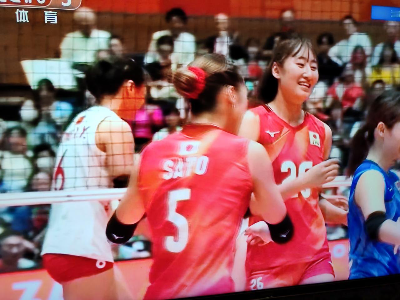 9月22日亚运会女排决赛，中国女排对阵日本女排，前两局中国女排大比分2：0领先，