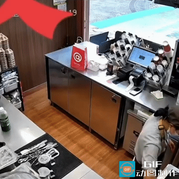年轻人太气盛了！女子在平台上下单买了一杯奶茶，选择自提模式，后因女子找不到店铺位