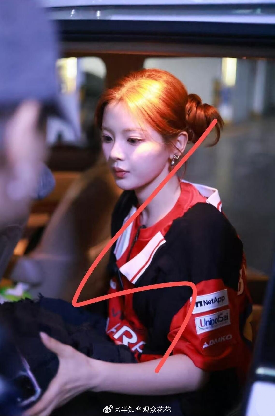 卡瓦的小牛角包杨超越红发赛车服路透杨超越红发牛角包 ​​​