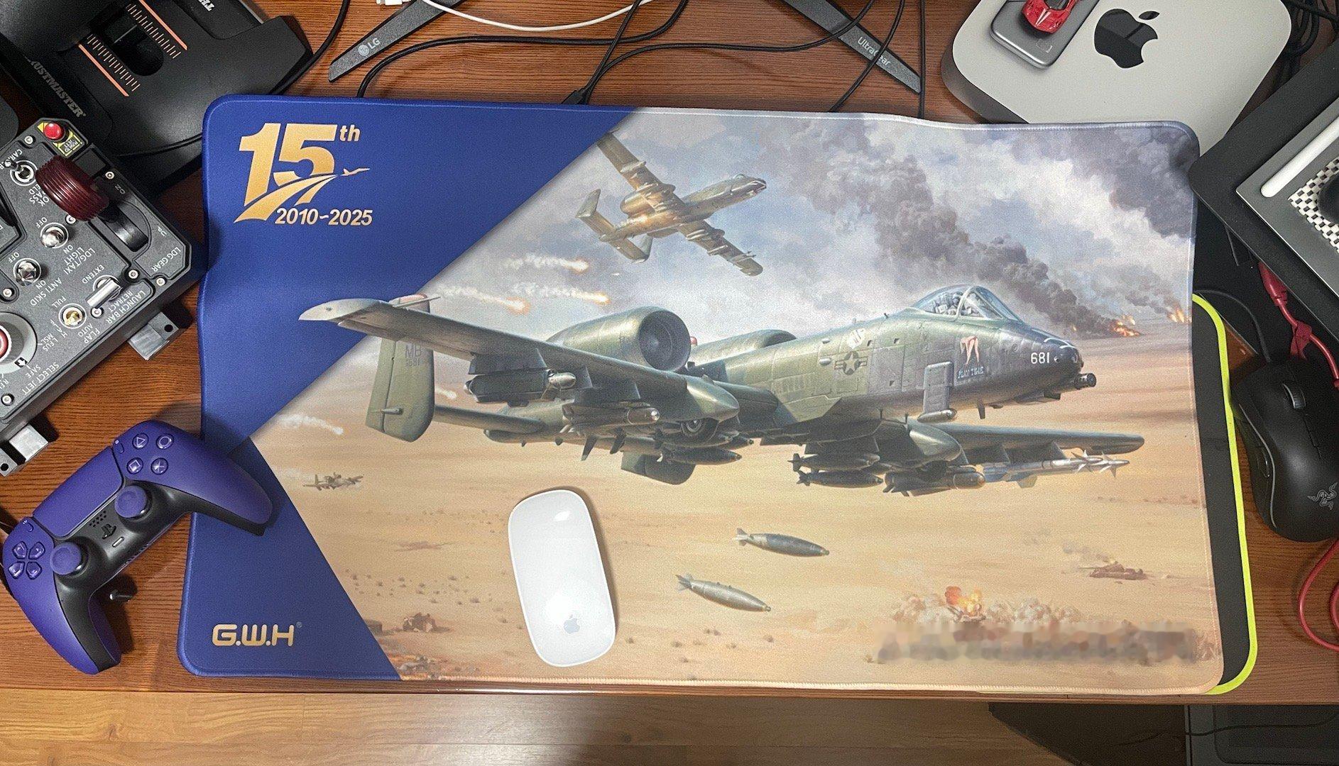 收到两块超大杯的鼠标垫，感觉应该在上面签个名啥的