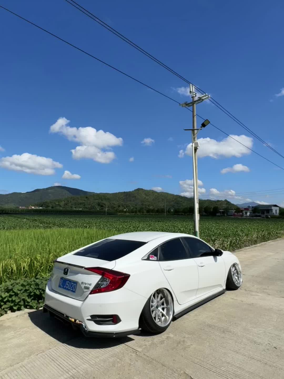 自带滤镜的蓝天白云真的美，靓货！