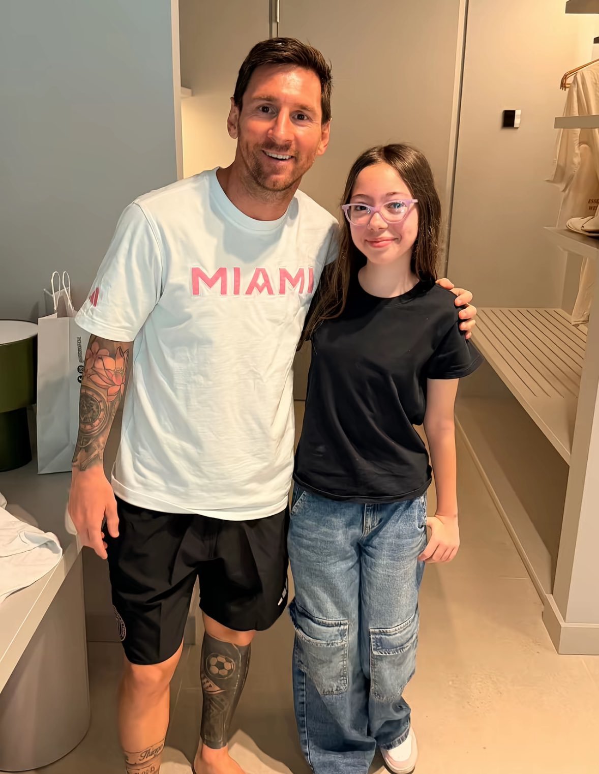 可爱梅梅比心德保罗🫰梅西