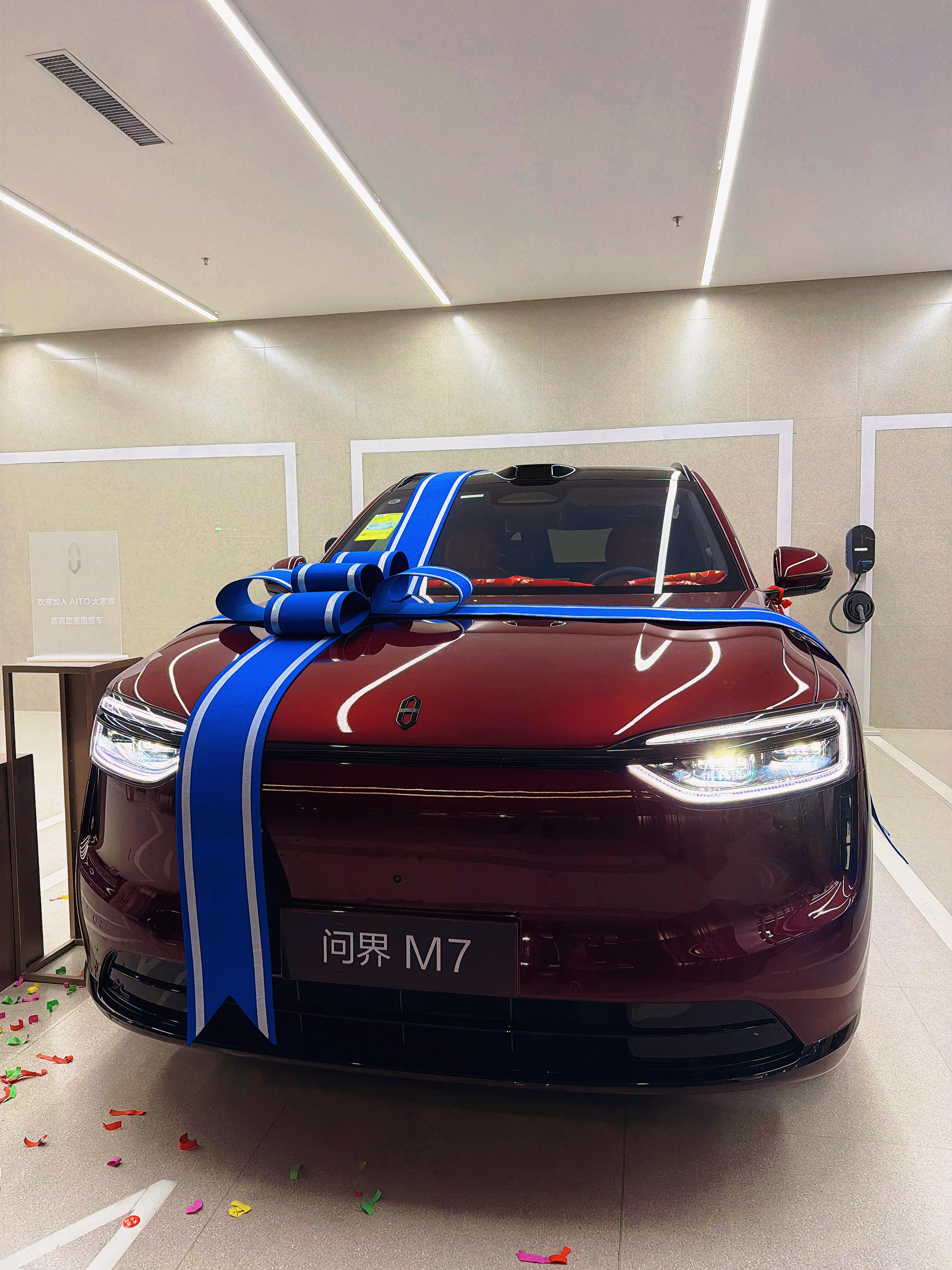 提问界新M7啦！珊瑚红+黑曜套件！帅哭了～[泪奔][泪奔][泪奔] ​​​