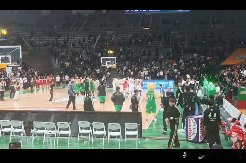 此刻我禁不住流下了激动的泪水，谁说我辽不行了，赛前没人看好我们，可那又怎样，我辽