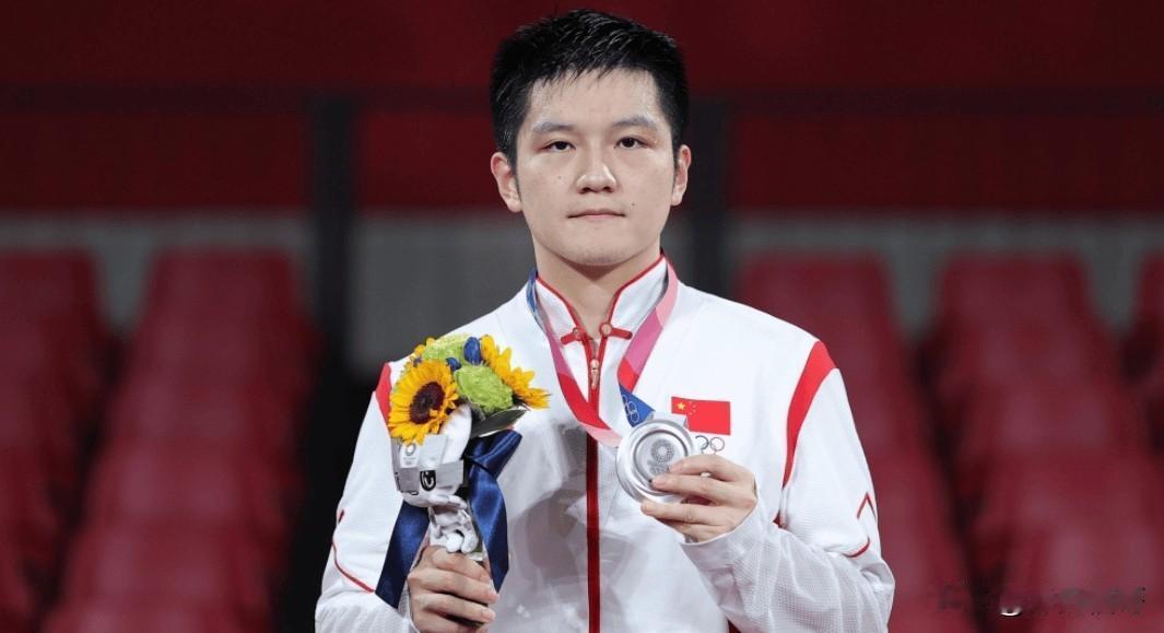 国乒主力退赛引发热议，王皓解释背后深意
近期国际乒坛掀起一波波惊涛骇浪。就在马龙