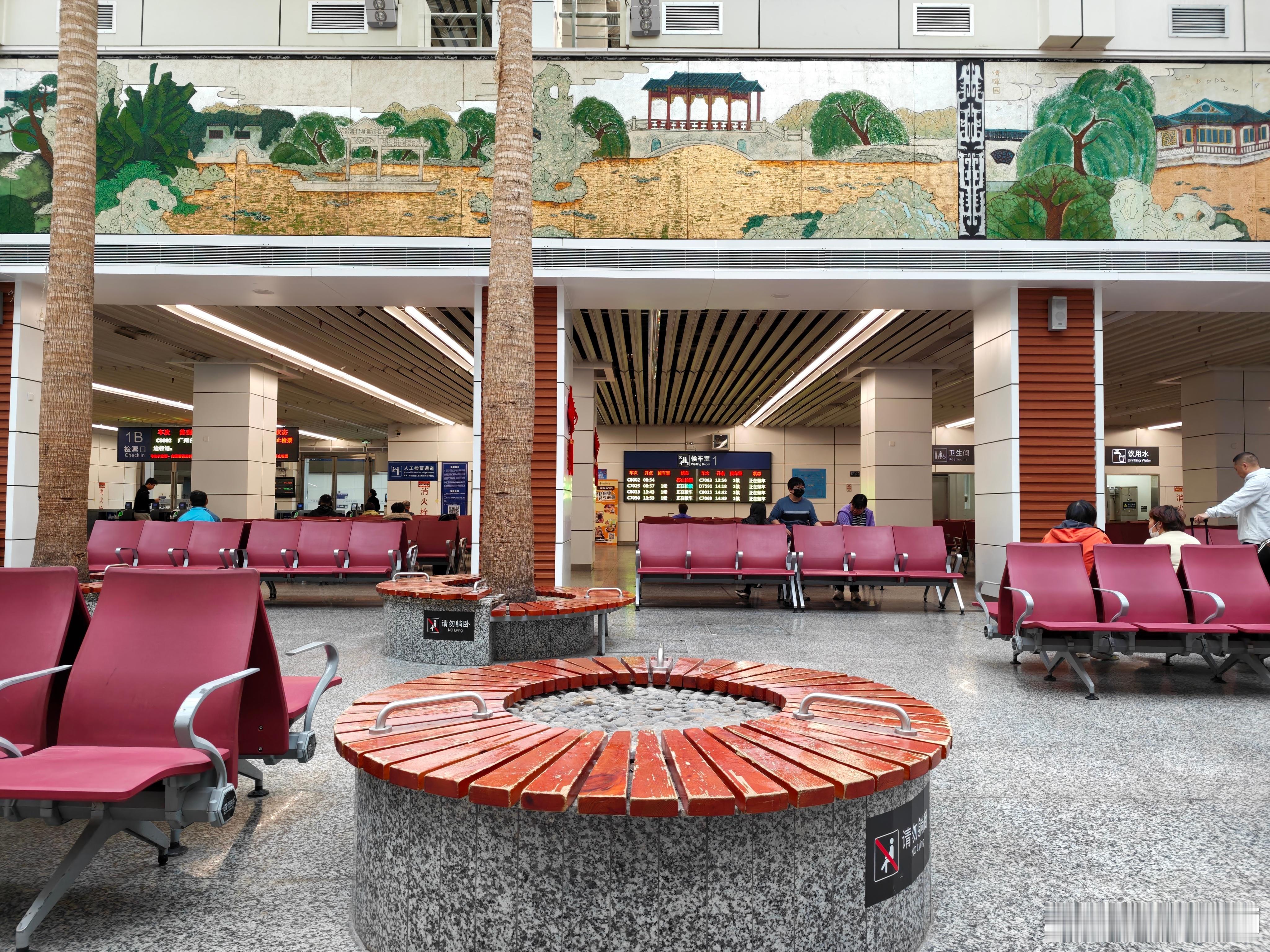 广州火车站，曾经热闹且混乱的地方，如今干净 整洁 人少。蛮好 