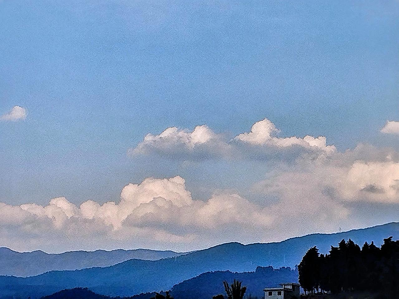 云卷云舒，山峦叠翠，静享自然之美。