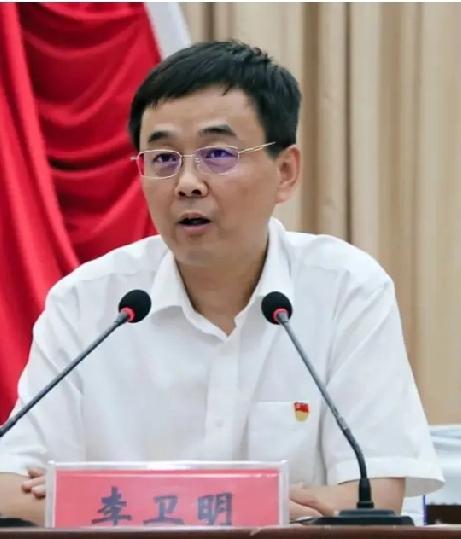 沉寂了许久的驻马店，今天又要沸腾了！

市政协副职李卫民今天官宣。 

李卫民曾