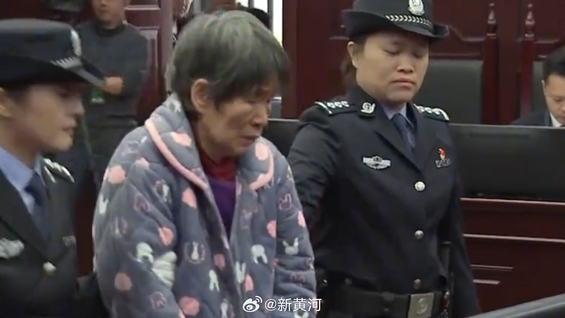 【#杨妞花称余华英态度依然嚣张# 】今天，余华英拐卖儿童案重审二审宣判，#余华英