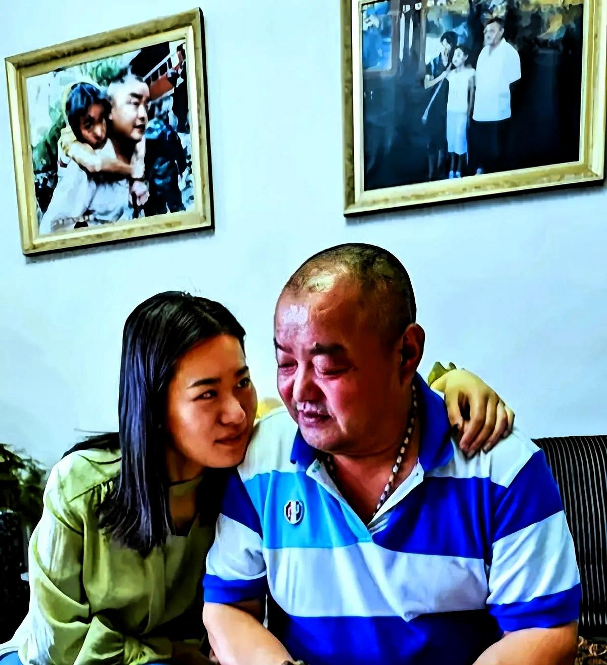 所有人都劝他走，说底下的人，埋了十几个小时，肯定没救了。
 
灾难发生时，李杨正