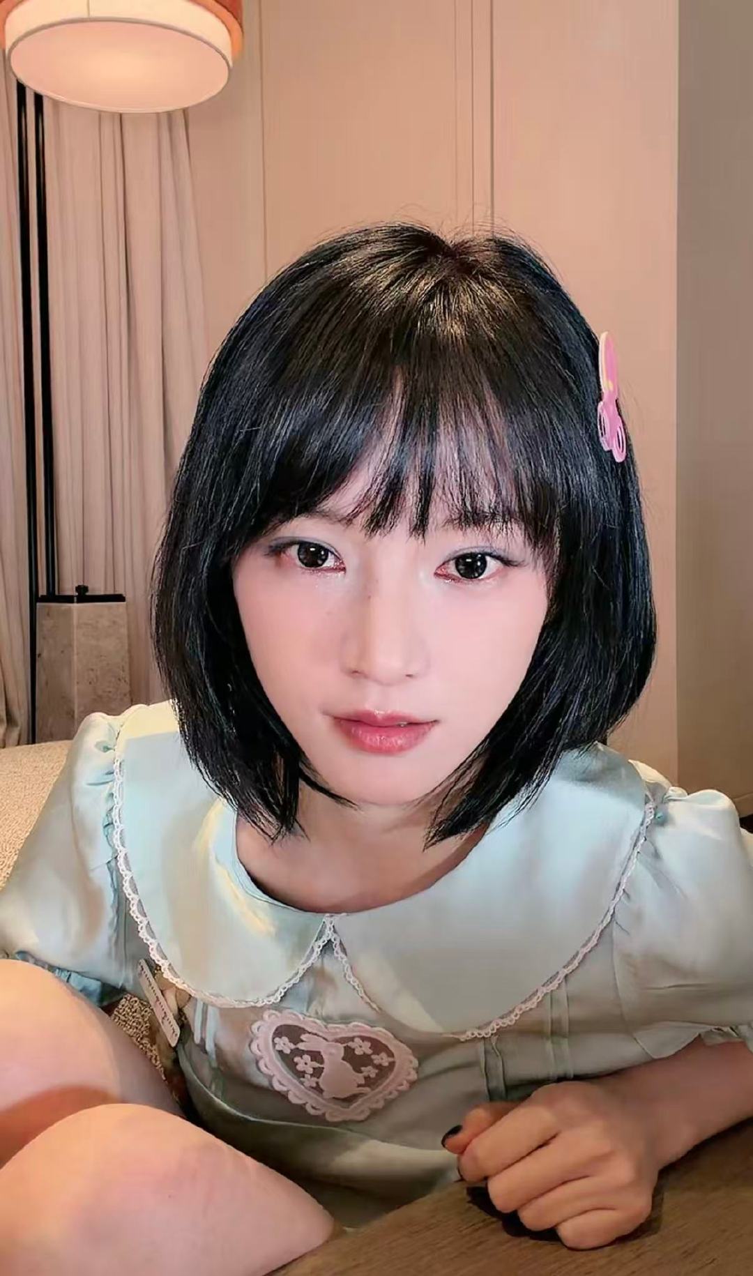 黄灿灿看妈妈哭没忍住哭了黄灿灿差点被妈妈害了 母女俩太好笑了，黄灿灿刚为妈妈哭完